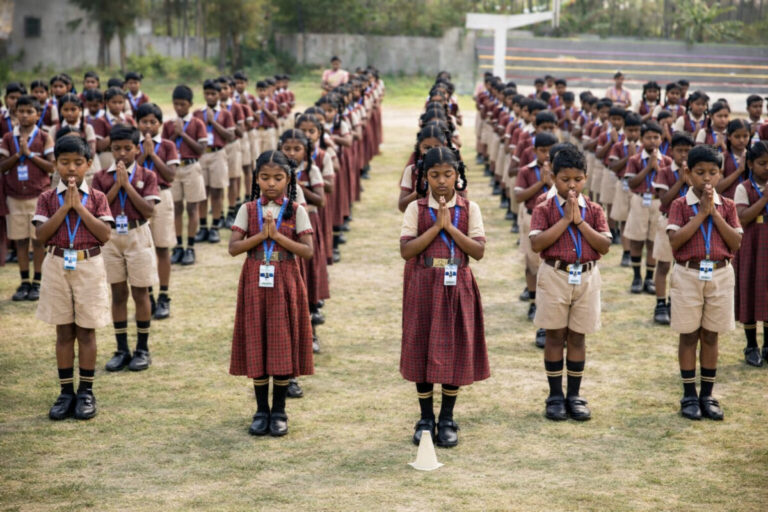 What is the minimum age for LKG admission in Vellore?